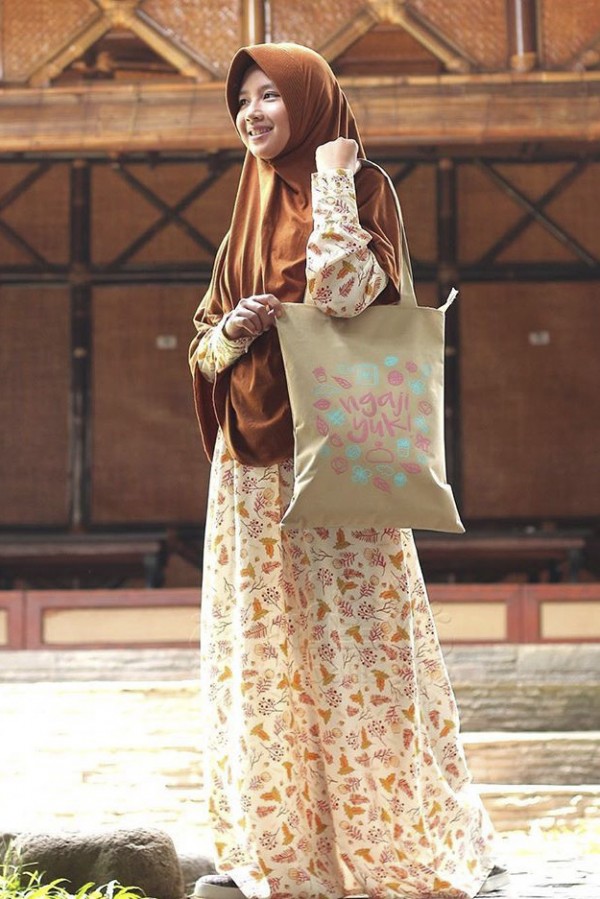 Gambar Alila Gamis Hari Motif Floral Jingga 2