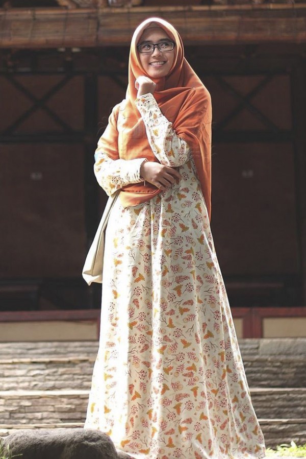 Gambar Alila Gamis Hari Motif Floral Jingga