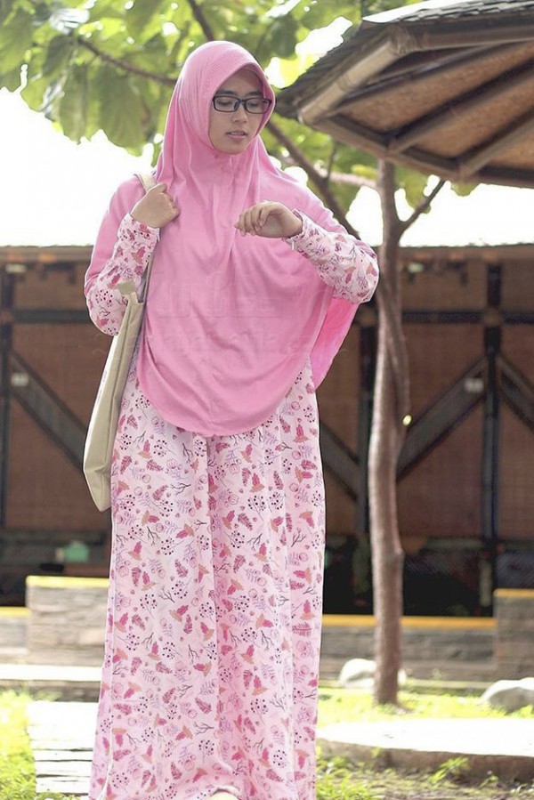 Gambar Alila Gamis Hari Motif Floral Pink 2