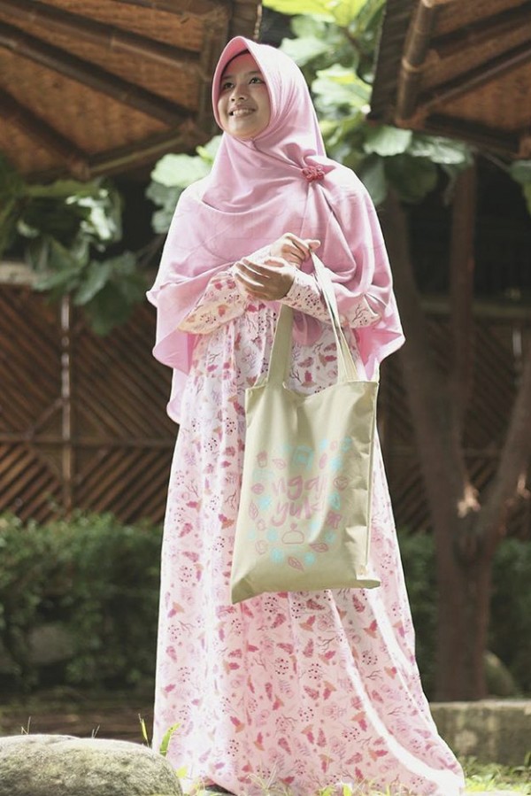 Gambar Alila Gamis Hari Motif Floral Pink